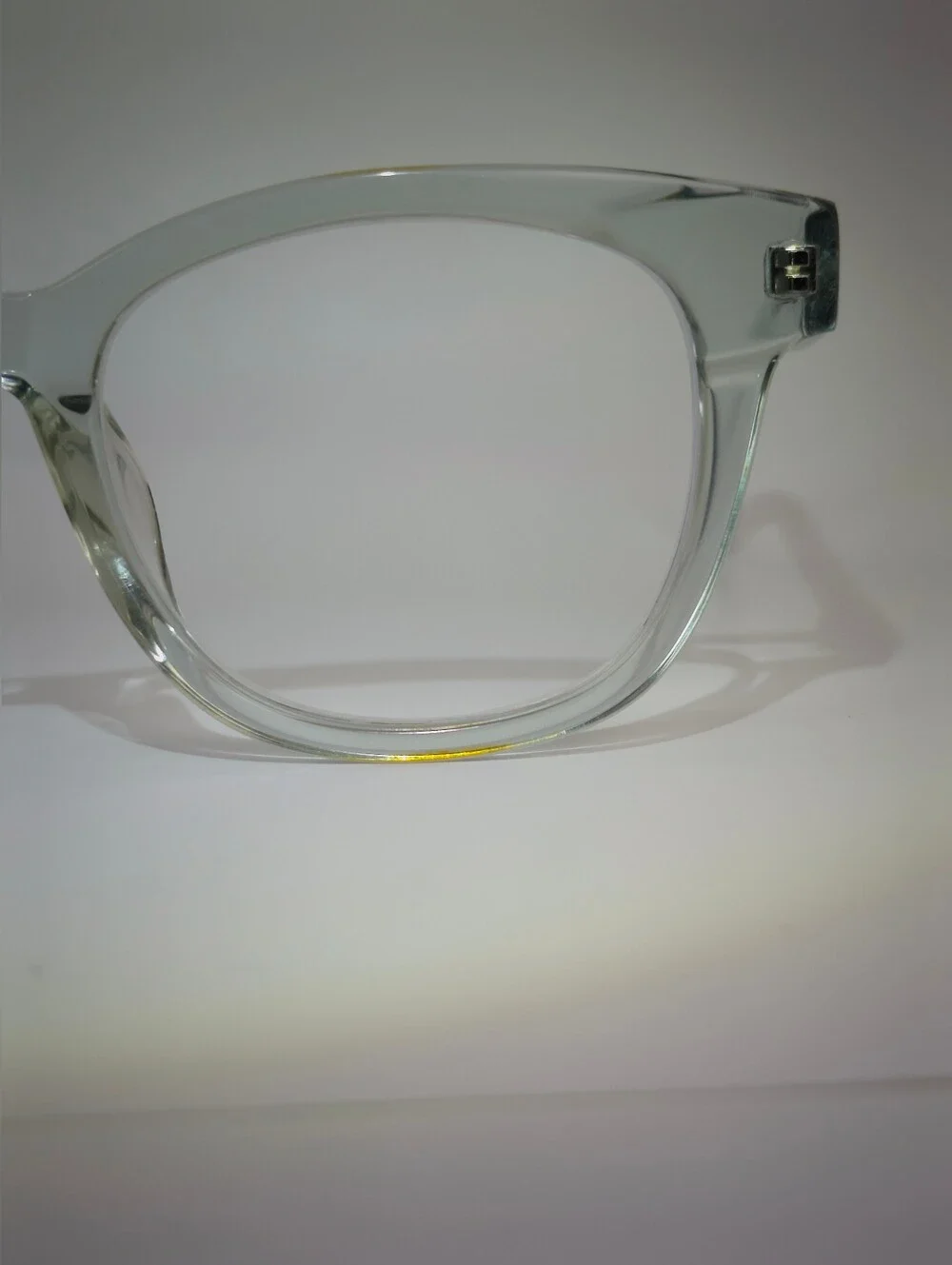 RFLKT sleek transparent